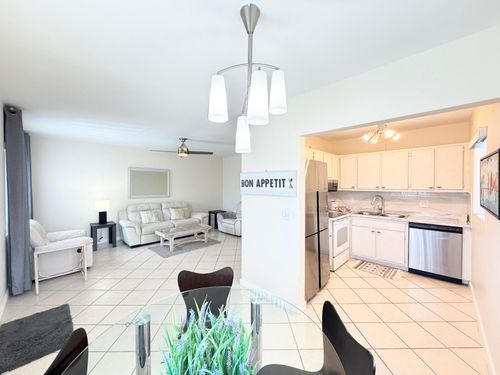 205-2880 Lake Osborne Dr, Lake Worth Beach, FL, 33461-5905 | Card Image