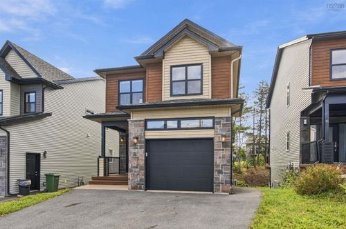 15 Bristolton Ave, House with 4 bedrooms, 4 bathrooms and 1 parking in Bedford NS | Card Image