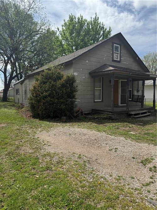 614 W 7th Avenue, Garnett, KS, 66032 | Card Image