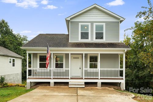 1 Red Clover Dr, Candler, NC, 28715-5512 | Card Image