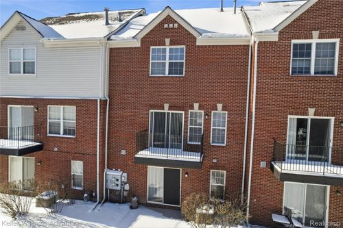 513 Cherry Orchard Rd, Canton, MI, 48188-5272 | Card Image