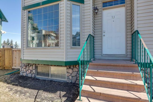 51 Abel Close, Townhouse with 4 bedrooms, 2 bathrooms and 2 parking in Red Deer AB | Image 4