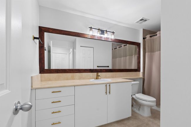 APT-217 - 802 W Windward Way, Condo with 3 bedrooms, 2 bathrooms and null parking in Lantana FL | Image 18