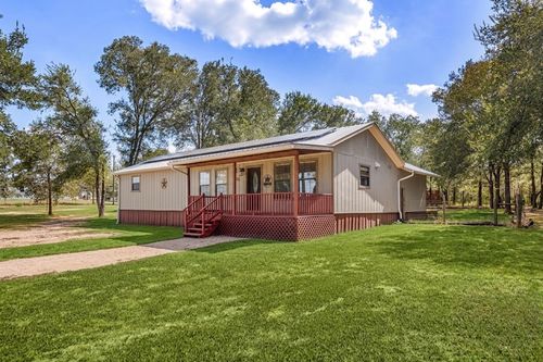 195 Branding Iron Trl, Lockhart, TX, 78644-4215 | Card Image