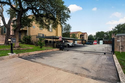904-3678 Hidden Dr, San Antonio, TX, 78217-4603 | Card Image