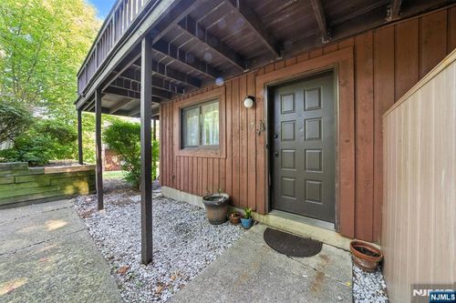 1 Sundance Ct, Vernon, NJ, 07462-5597 | Card Image