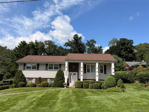 8 Pinewood Sherman, Ct Shores, Sherman, CT, 06784 | Card Image
