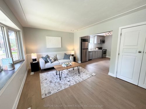 26 Grandfield St, Hamilton, ON, L8T2H2 | Card Image