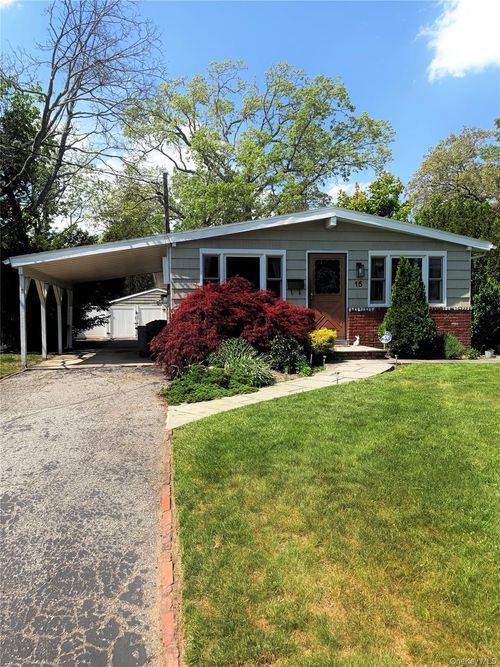 15 Maple St, West Babylon, NY, 11704-7717 | Card Image