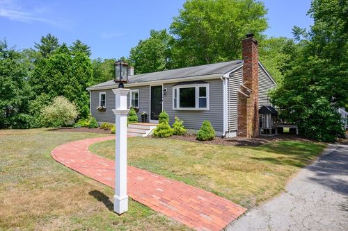 54 Forest St, Pembroke, MA, 02359-3320 | Card Image