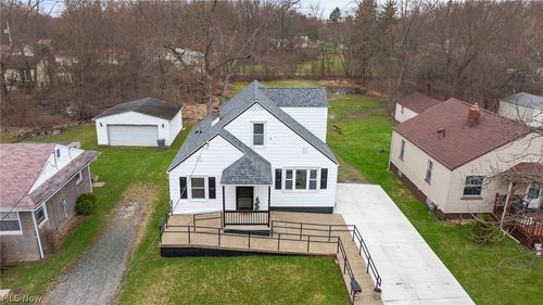 2526 Stocker Ave, Youngstown, OH, 44505-3941 | Card Image