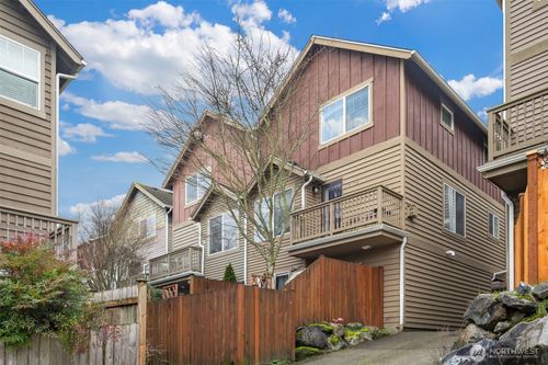 a-9209 Interlake Ave N, Seattle, WA, 98103-3321 | Card Image