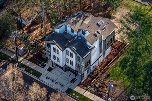 537 Nw Juniper St, Issaquah, WA, 98027-2423 | Card Image