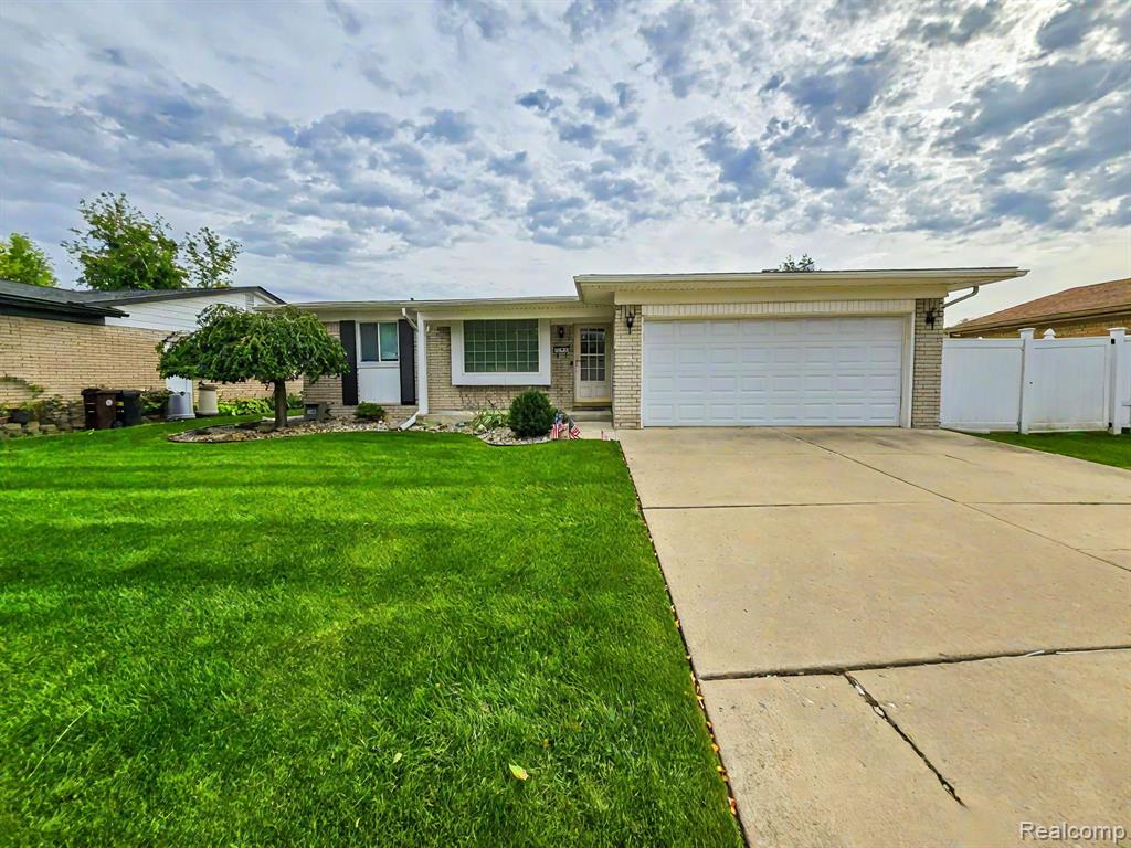 Malcolm St, Southgate, MI 48195