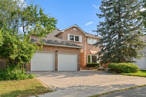 33 Autumn Way, Aurora, ON, L4G4P2 | Card Image