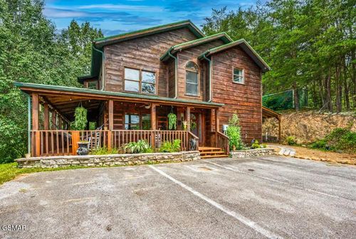 2489 Upper Middle Creek Rd, Sevierville, TN, 37876-7611 | Card Image