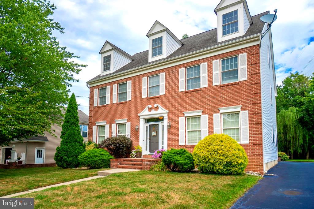 Mount Dr, Trenton, NJ 08619