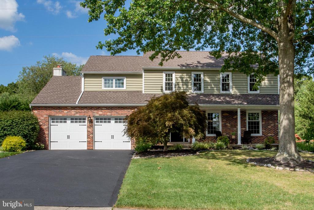 Colonial Dr, Newtown, PA 18940