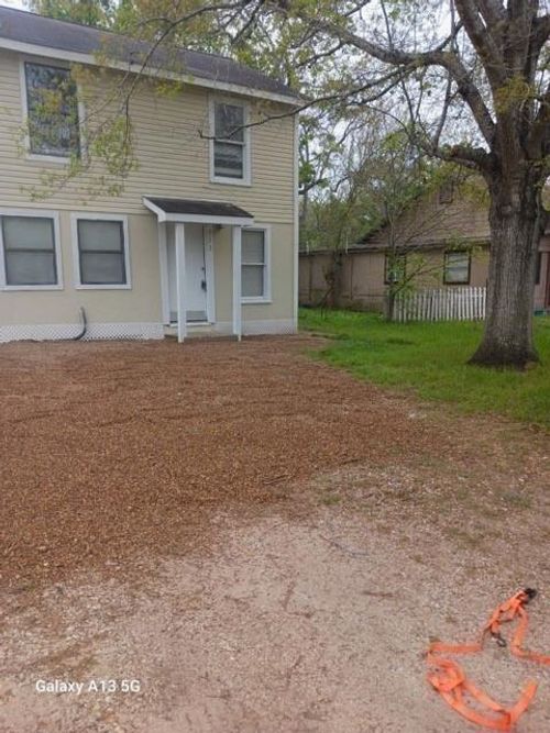 312 S Pumphrey St, Edna, TX, 77957-3239 | Card Image
