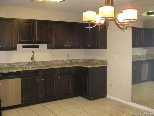 apt-d101-4119 Medical Dr, San Antonio, TX, 78229-5658 | Card Image