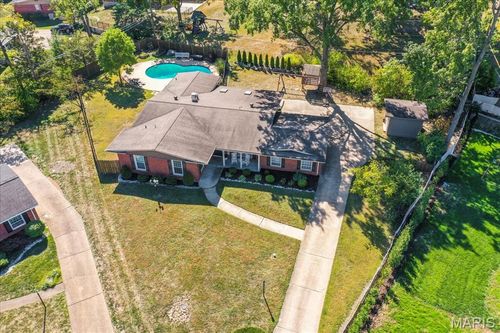 833 Twosome Ct, Ballwin, MO, 63011-2482 | Card Image