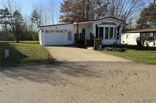 16 W Canyon Dr, Hamburg, NY, 14075-1812 | Card Image