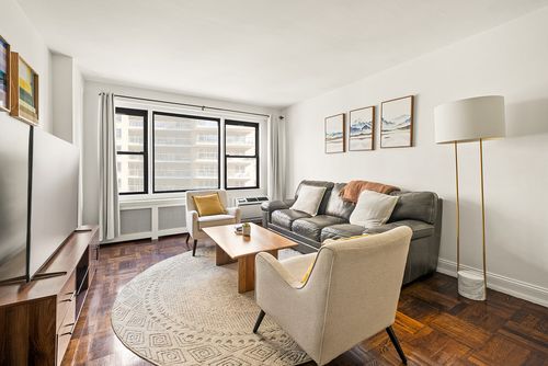 9d-245 E 24th St, New York, NY, 10010-3826 | Card Image