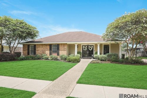 5144 Bluewater Dr, Baton Rouge, LA, 70817-2240 | Card Image