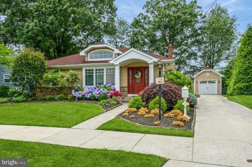 240 Meadow Dr, HADDONFIELD, NJ, 08033-1042 | Card Image