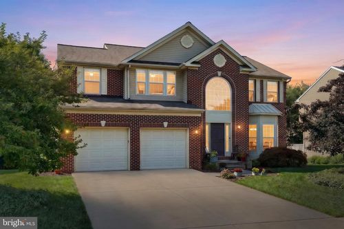 1065 Stone Gate Dr, YORK, PA, 17406-6070 | Card Image
