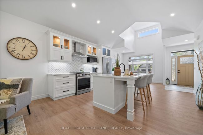 48 Deerview Dr, House other with 3 bedrooms, 3 bathrooms and 4 parking in Quinte West ON | Image 10