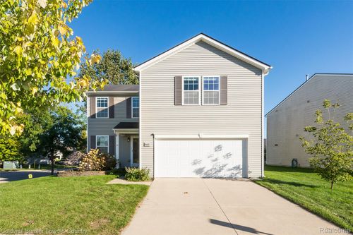 8401 Walnut Hl, Dexter, MI, 48130-8438 | Card Image