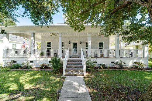 212 Lakeshore Dr, Lake Waccamaw, NC, 28450-2161 | Card Image