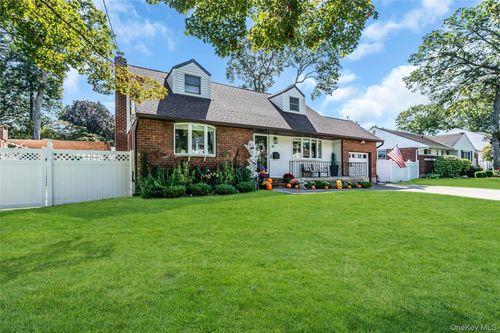 30 Rosalie Pl, Commack, NY, 11725-3312 | Card Image