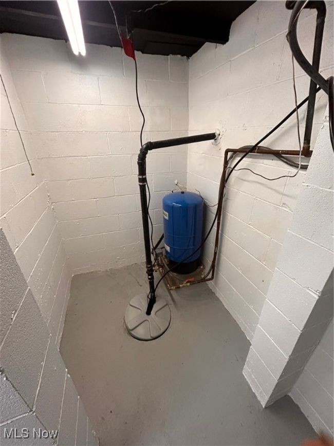 Unfinished below grade area featuring concrete block wall | Image 20