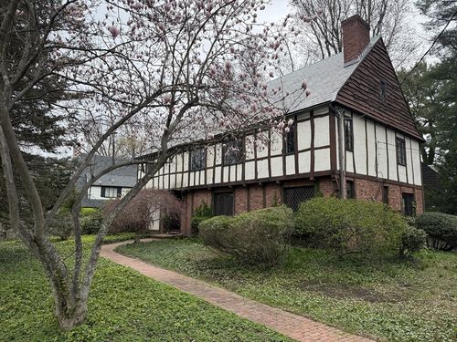 764 Hammond St, Chestnut Hill, MA, 02467-2311 | Card Image