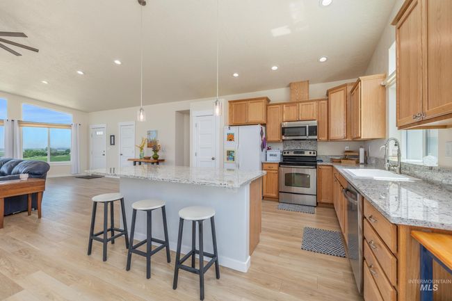 8142 Us Highway 95, House other with 3 bedrooms, 2 bathrooms and 2 parking in Marsing ID | Image 15