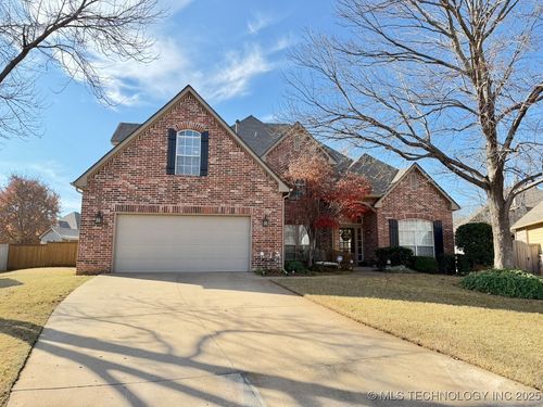 9524 S 87th East Ave, Tulsa, OK, 74133-6411 | Card Image