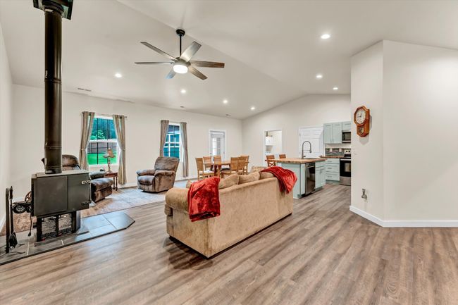 263 Mountain View Cir, House other with 3 bedrooms, 2 bathrooms and 5 parking in Ocoee TN | Image 6