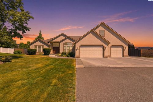 104318 E Nicole Dr, Kennewick, WA, 99338 | Card Image