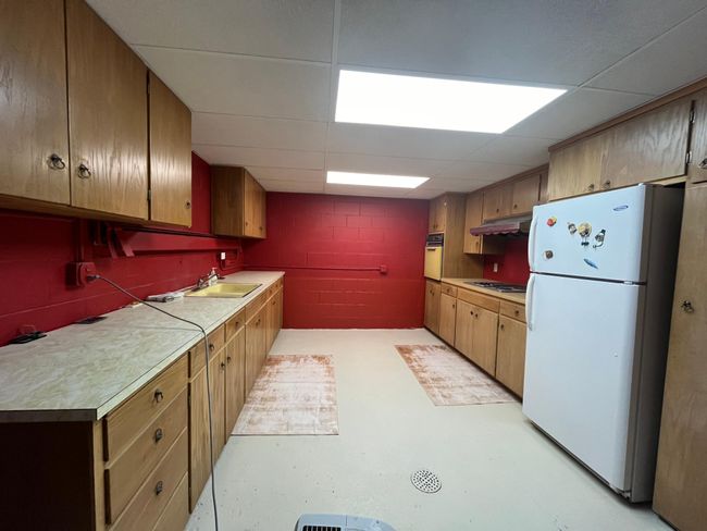Kitchen lower level | Image 23