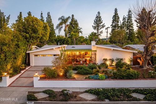 23122 Gainford St, Woodland Hills, CA, 91364-2726 | Card Image