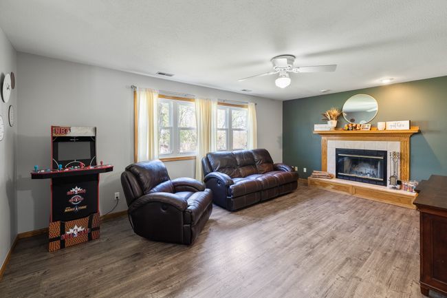 6923 Northview Dr, Home with 3 bedrooms, 3 bathrooms and null parking in Urbandale IA | Image 10