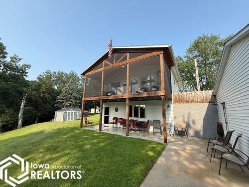 1353 Wilson Ave, Brooklyn, IA, 52211-9510 | Card Image