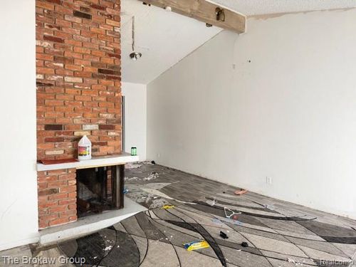 1814 Penbrook Ln, Flint, MI, 48507-2215 | Card Image