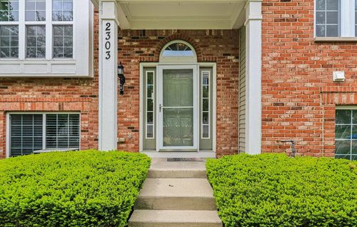 2303 Neubauer Cir, Lindenhurst, IL, 60046-8686 | Card Image