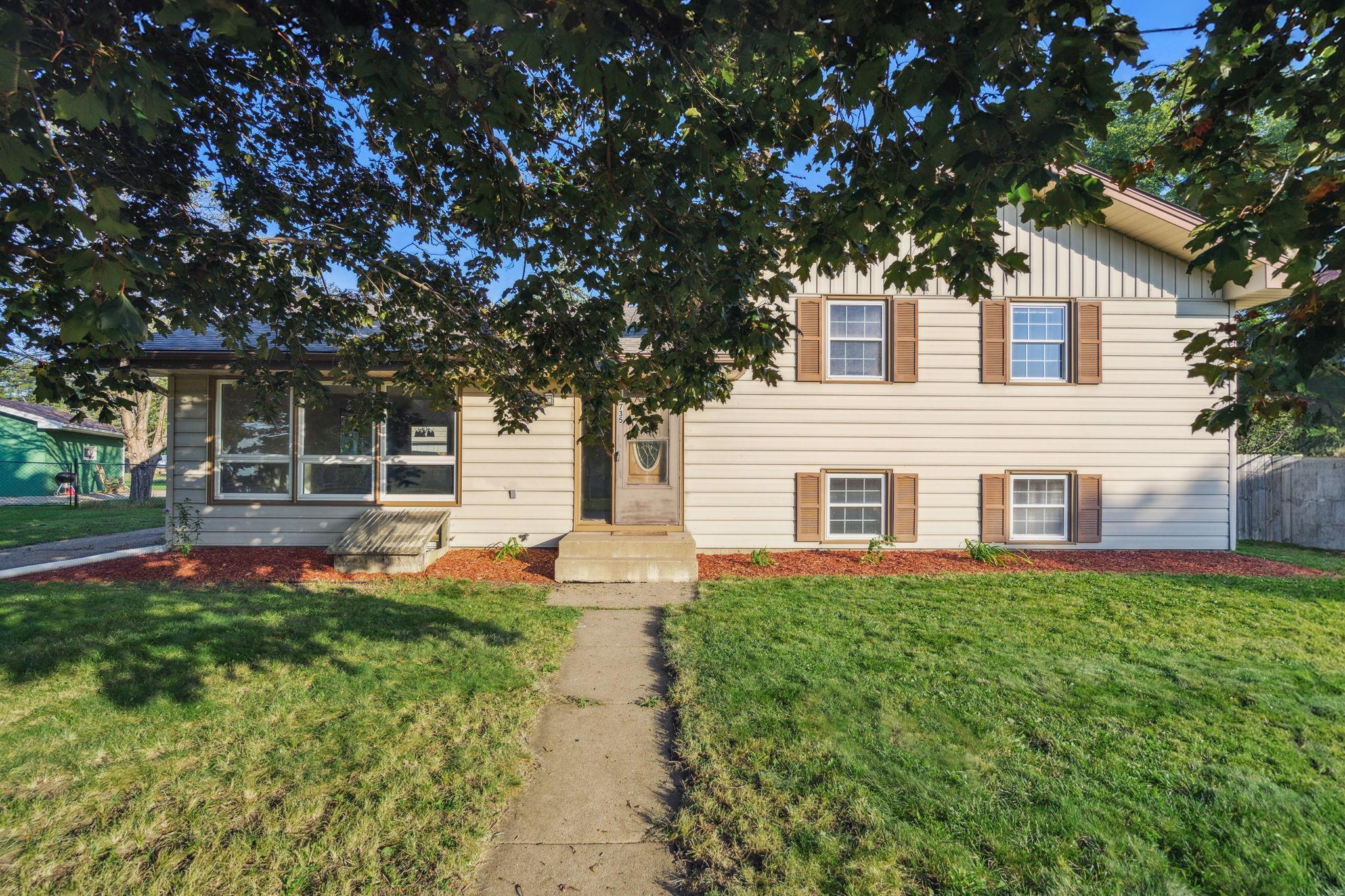 Camero Ln, Rosemount, MN 55068