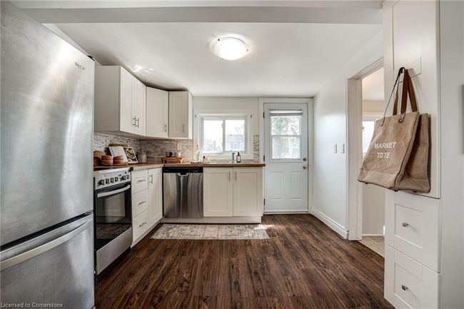 77 E 24 Th St, House other with 2 bedrooms, 1 bathrooms and 1 parking in Hamilton ON | Image 7
