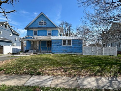 31 East Avenue, Hempstead, NY, 11520 | Card Image