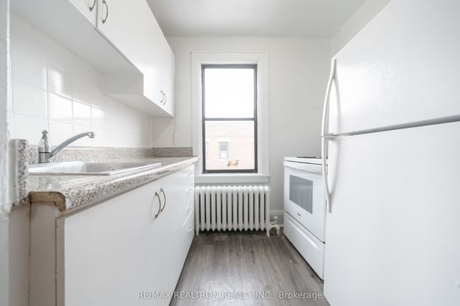 28 - 6 Kingston Rd, Condo with 1 bedrooms, 1 bathrooms and 1 parking in Toronto ON | Image 6
